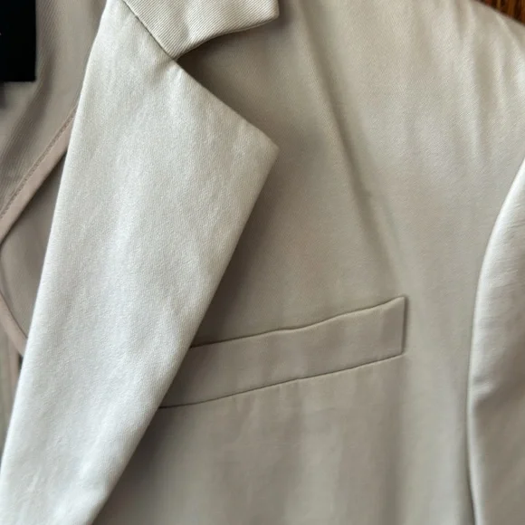 BCBGMaxazria blazer jacket size small - beige / vintage & great condition!